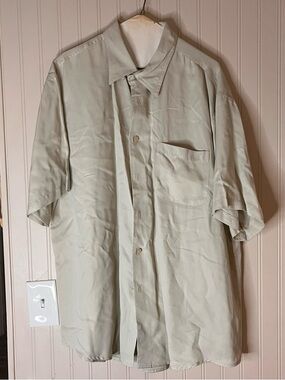 IZOD Shirt Men's Size XL Large Tan Silky Poplin, Pocket Button Down